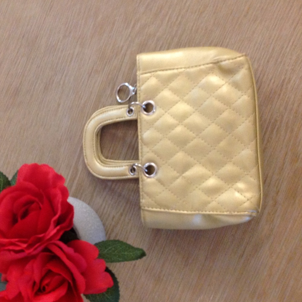 5/$20 BIJOUX TERNER Gold mini tote purse